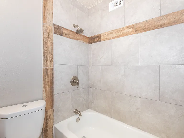 Highland Terrace — Photo 26
