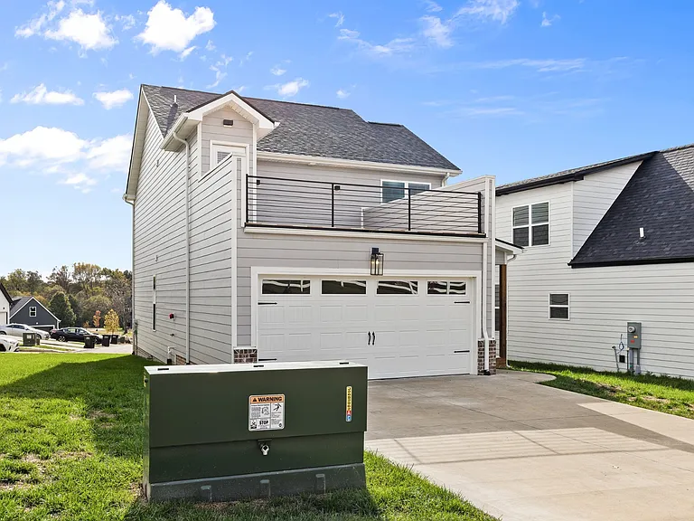 232 Franklin St — Photo 38