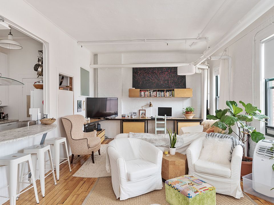 1st image of 524 Harrison Ave #2