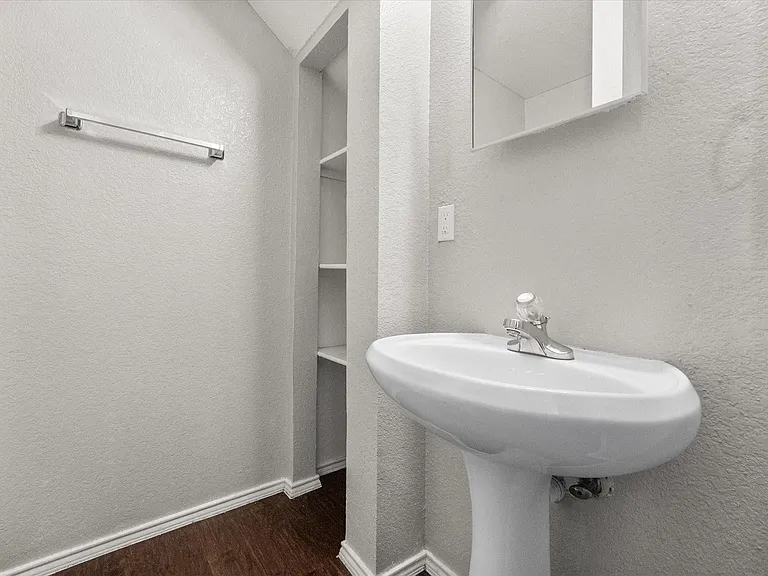 404 Kings Way Dr #A — Photo 12
