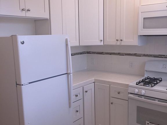 4th image of 2325 Jackson St APT 202