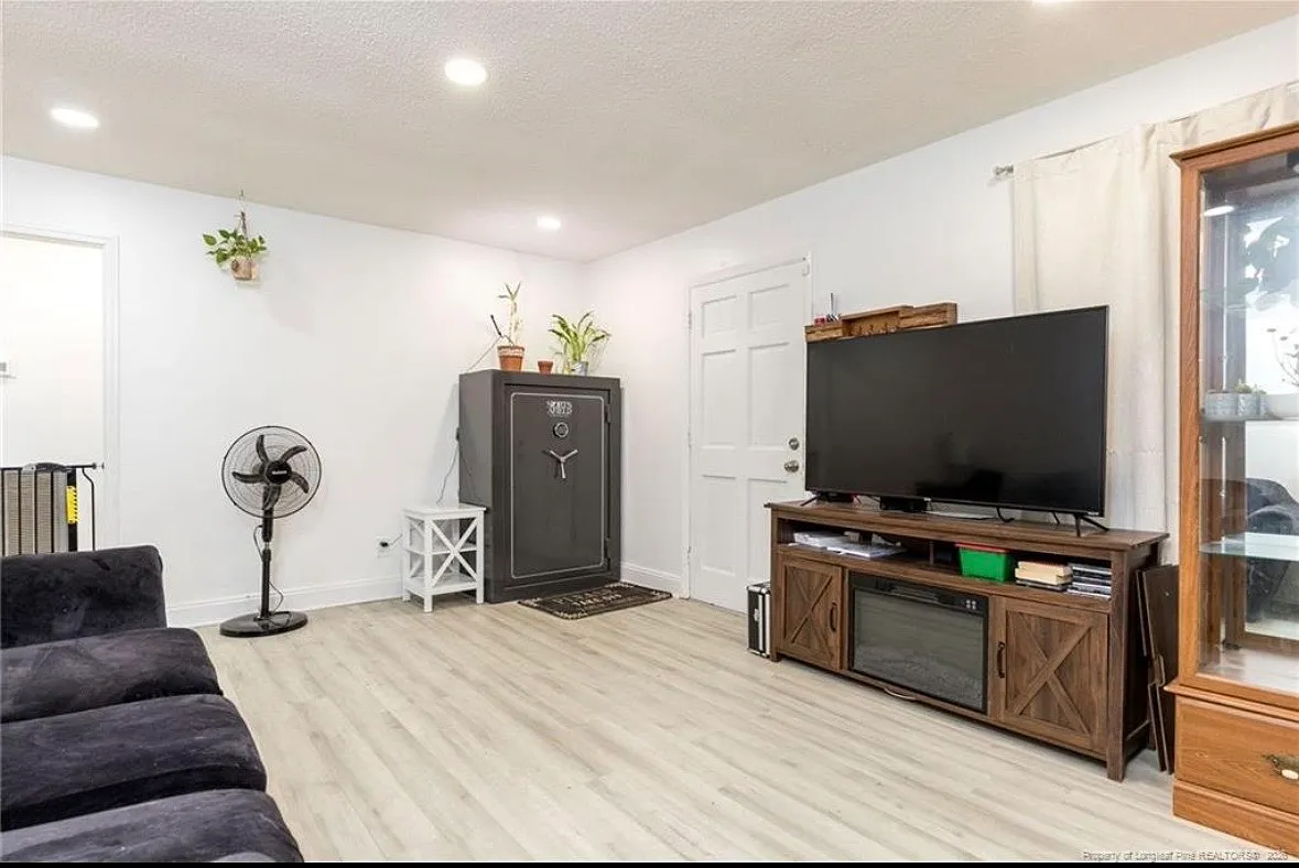 3 bed, 1100 sqft, $1,775 — Photo 3