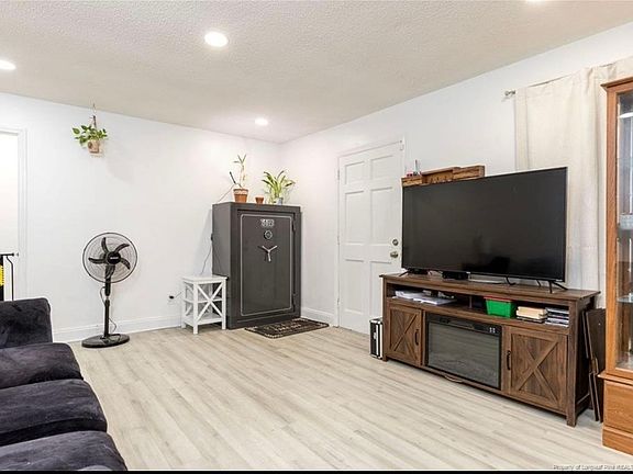 3rd image of 3230 Periwinkle Dr