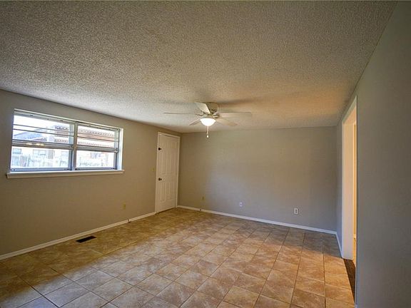 2nd image of 700 Elmwood Dr