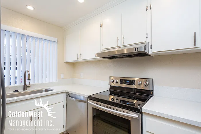 2 bed, 1.5 bath, 1160 sqft, $2,300 — Photo 2