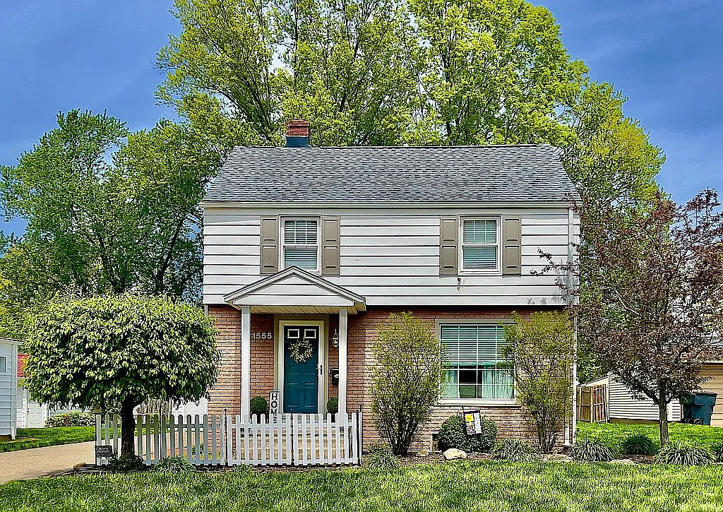 1555 Westview Dr NE photo 1