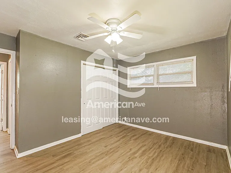 332811_006_main_bedroom_7.jpg