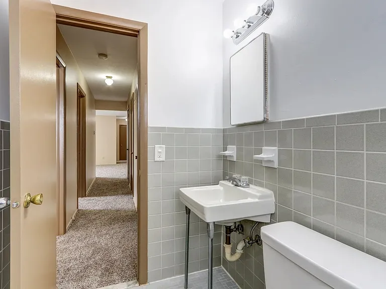 Ellacott Parkway Apartments — Photo 53