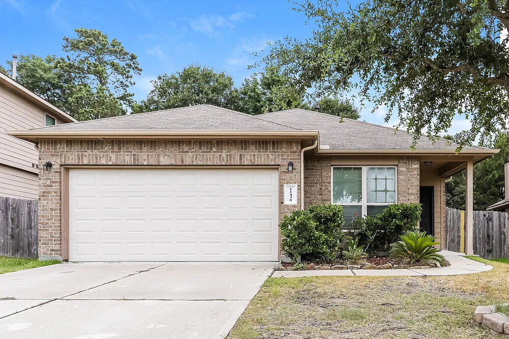 3 bed, 2.0 bath, 1424 sqft, $1,840 — Photo 1