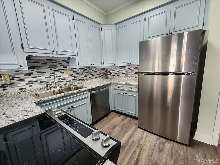 2067 Hazel Hedge Ln — Photo 10