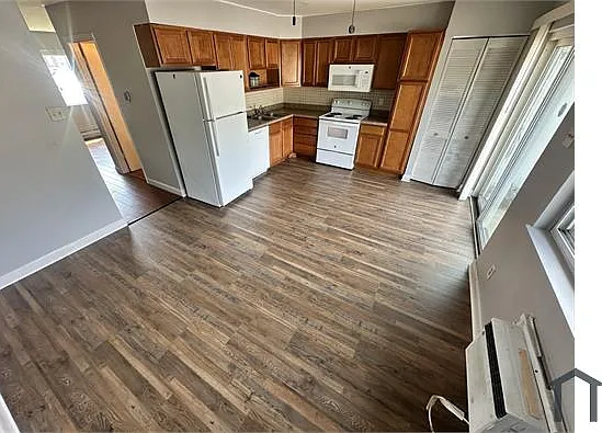3 bed, 1254 sqft, $1,700 — Photo 2