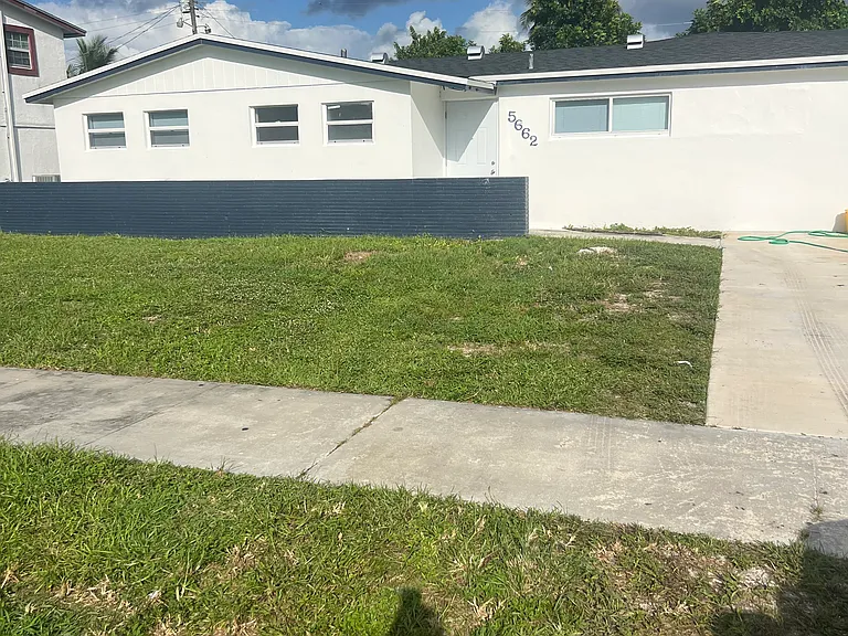 5662 Parke Ave — Photo 2