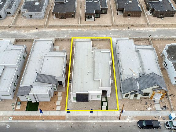 4th image of 13087 Emerald Hills Ave
