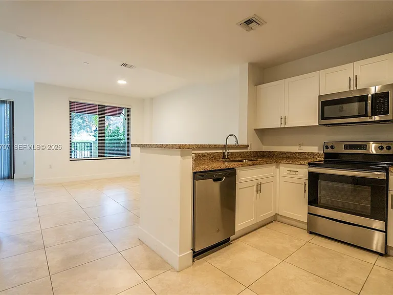 1091 Galiano St #102 — Photo 5