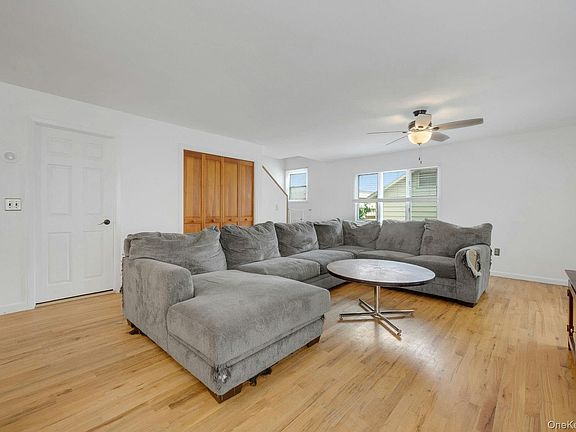 5th image of 48 Edgewater Park #B