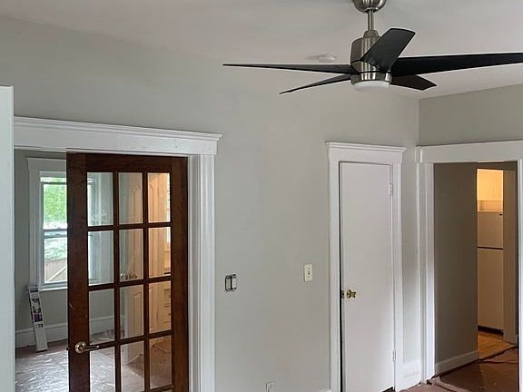 4th image of 126 Rhinecliff St #1