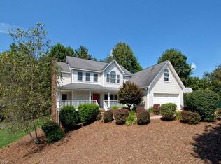 12 Countryside Dr, Asheville, NC 28804