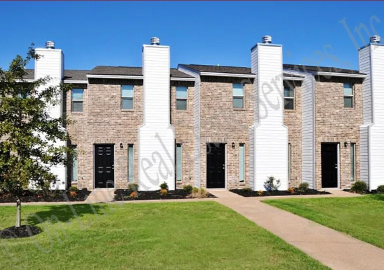 701 Navarro Dr #D — Photo 2