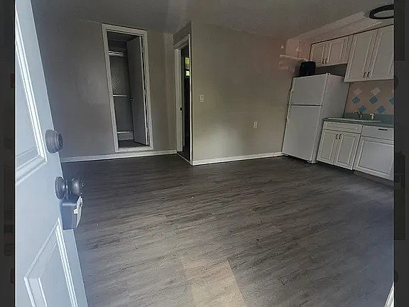 3rd image of 327 S Main St