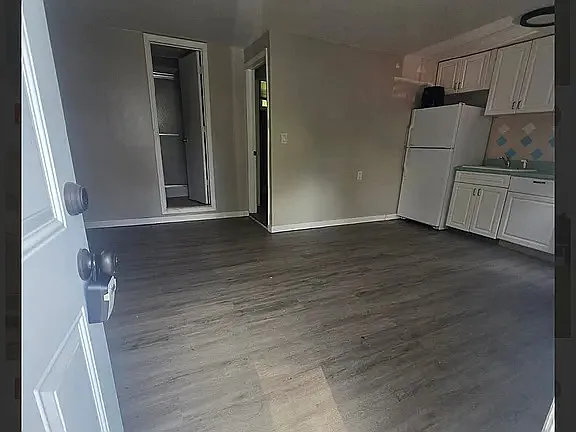 327 S Main St — Photo 3