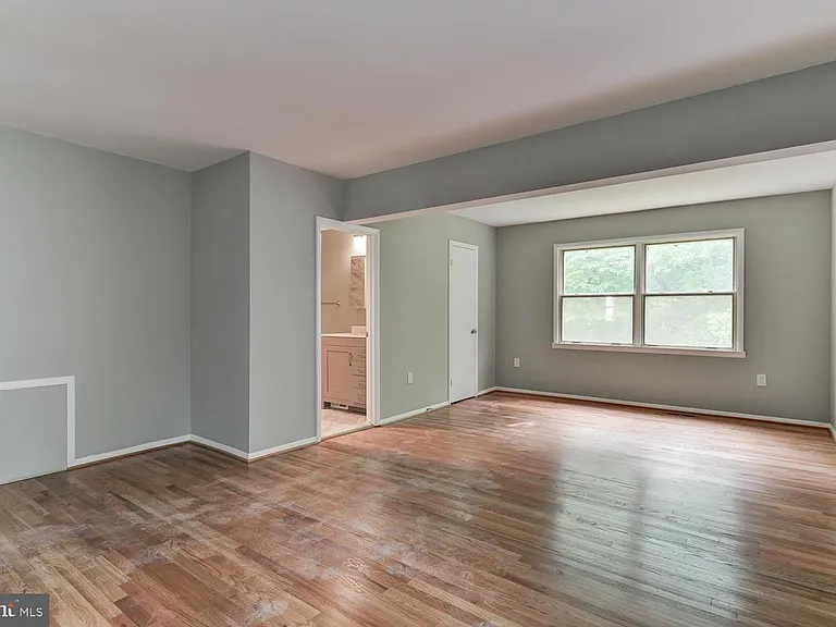 12702 N Point Ln — Photo 6