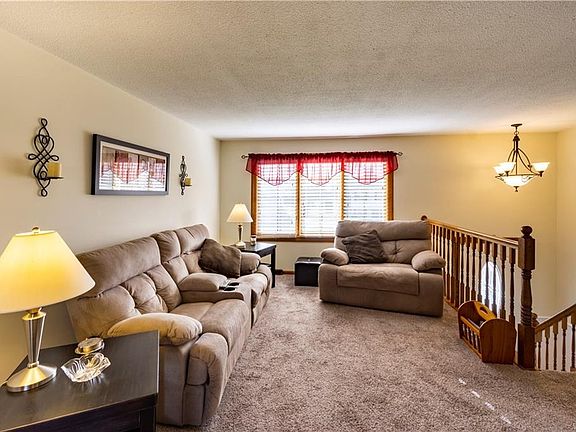 5th image of 60 W Toulon Dr