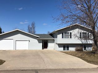 885 3rd St S, Carrington, ND 58421