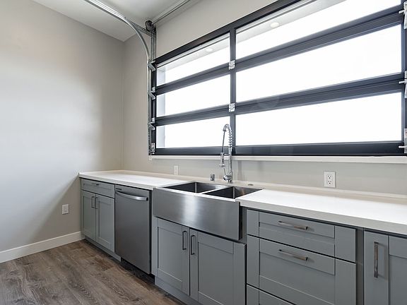 4th image of 913 Cycad Dr #3