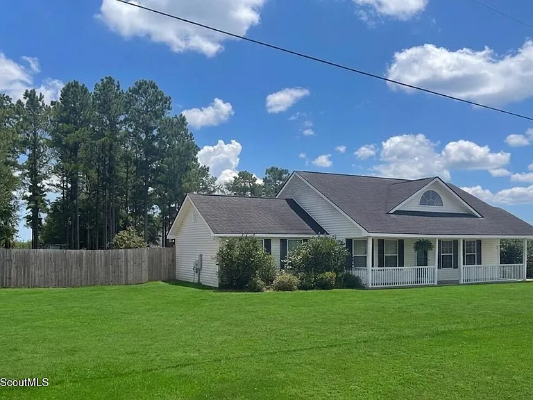 1221 Nautical Dr SE — Photo 3