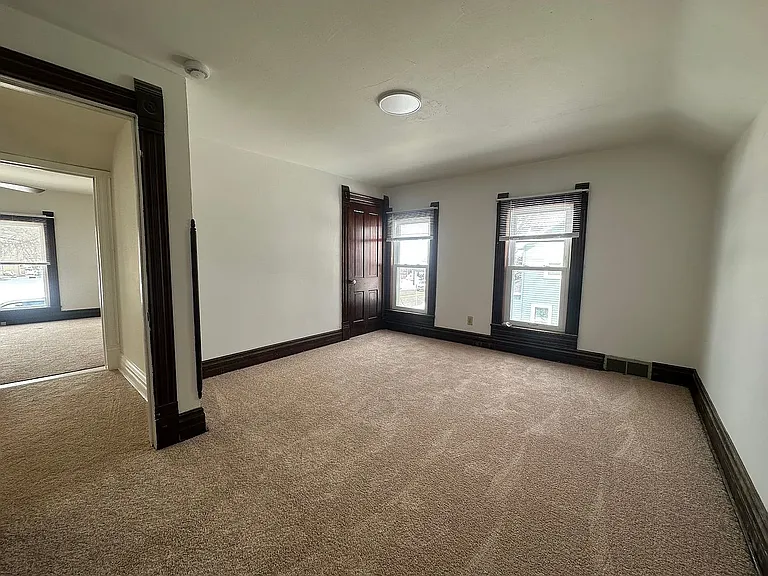 100 Valley View St — Photo 9