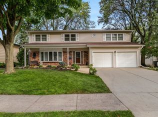 416 W Braeside Dr, Arlington Heights, IL 60004