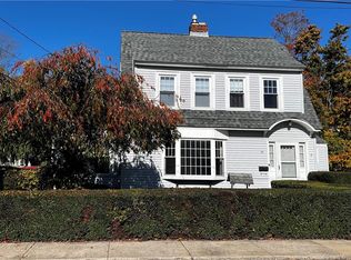 30 Pleasant St, Groton, CT 06340