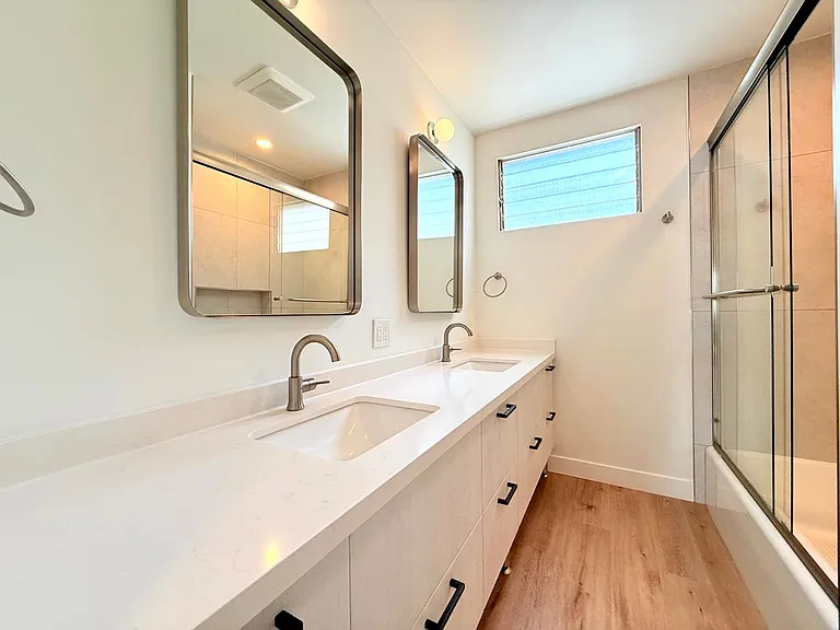 119 - 121 N Hillcrest Blvd — Photo 13