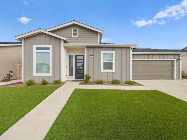 412 E Newton Avenue, Visalia, CA 93291