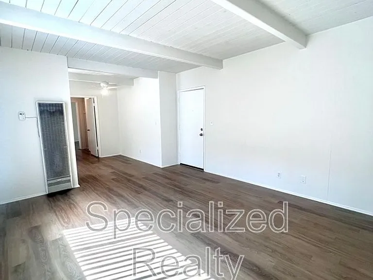 508 Hill Dr — Photo 3