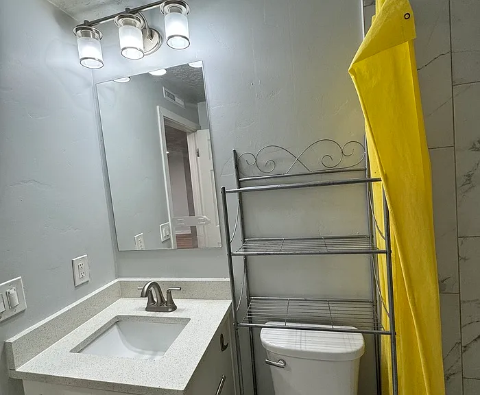 42 W Lester Ave #F17 — Photo 11