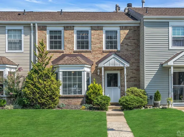 316 Knight Ct, Old Bridge, NJ 08857