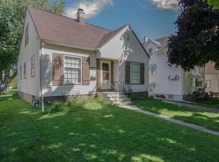 318 34th St NE, Cedar Rapids, IA 52402