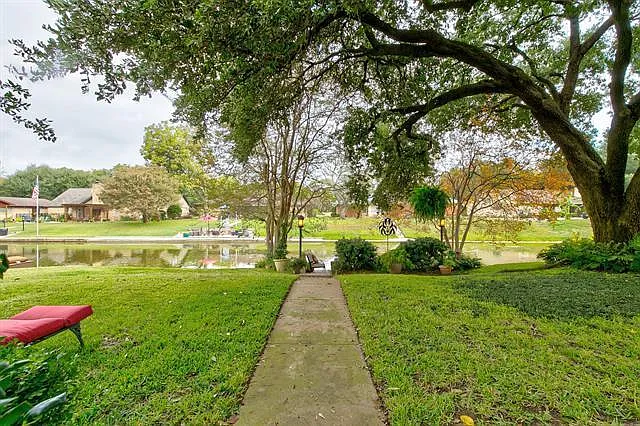 4 bed, 2.5 bath, 2085 sqft, $3,350 — Photo 3