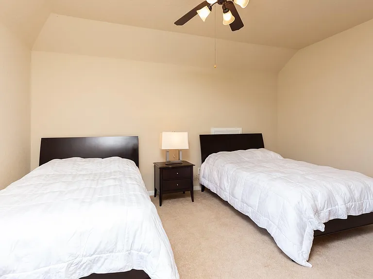 162 W Hullwood Ct — Photo 44