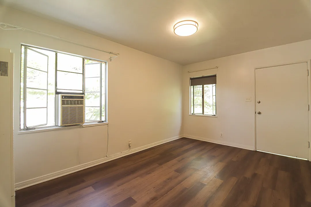 Building Photo - 2956 3/4 Hyperion Ave #2956-3/4