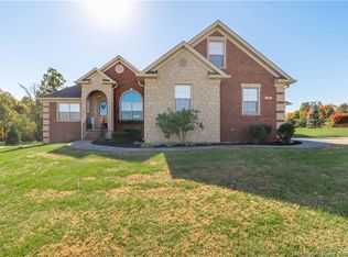 725 Willow Oak Dr, Georgetown, IN 47122