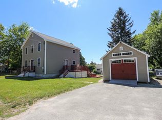 18 Riverside Dr, Hudson, NH 03051