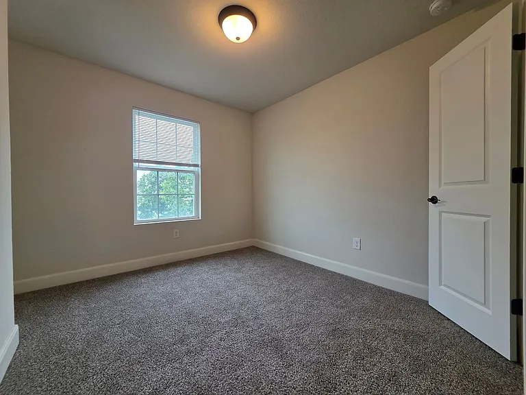 6423 Melanzane Ave #4 — Photo 10