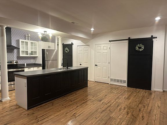 2nd image of 141 S Grand Ave #6