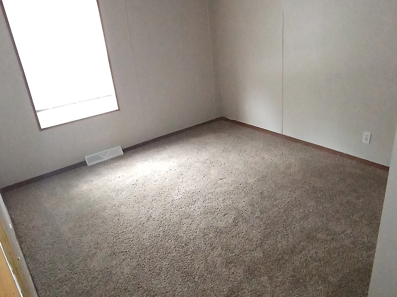 3 bed, $1,300 — Photo 4