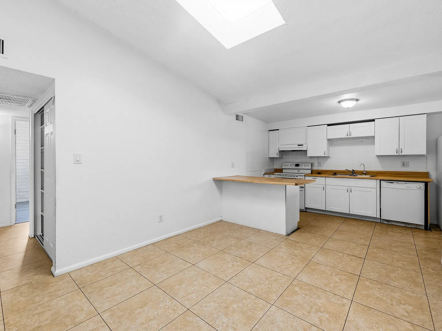 3 bed, 1266 sqft, $1,980 — Photo 3