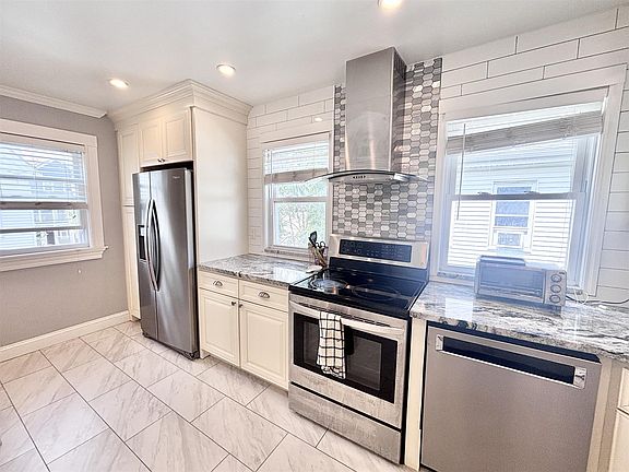 4th image of 34 Boston Ave #3