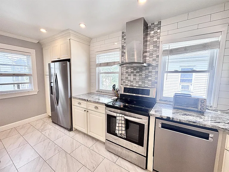 33 Boston Ave — Photo 14