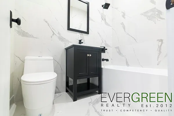 Rented by Evergreen Apartments BK | media 10